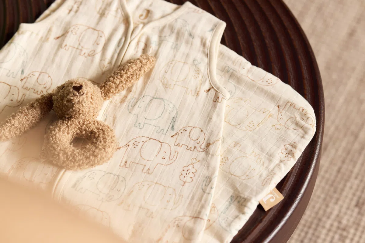 Jollein Saco de dormir de verano de muselina para bebé – Elephant Tales – 90 cm – 100 % algodón – 0,5 TOG – Saco de dormir de verano para bebé – Certificado OEKO-TEX