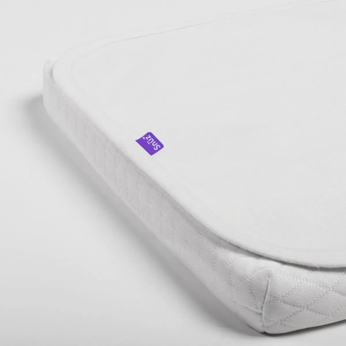 SnüzPod3 - Protector de colchón Impermeable 44 x 80 cm, 100% Impermeable, con Superficie de algodón Que Absorbe la Humedad