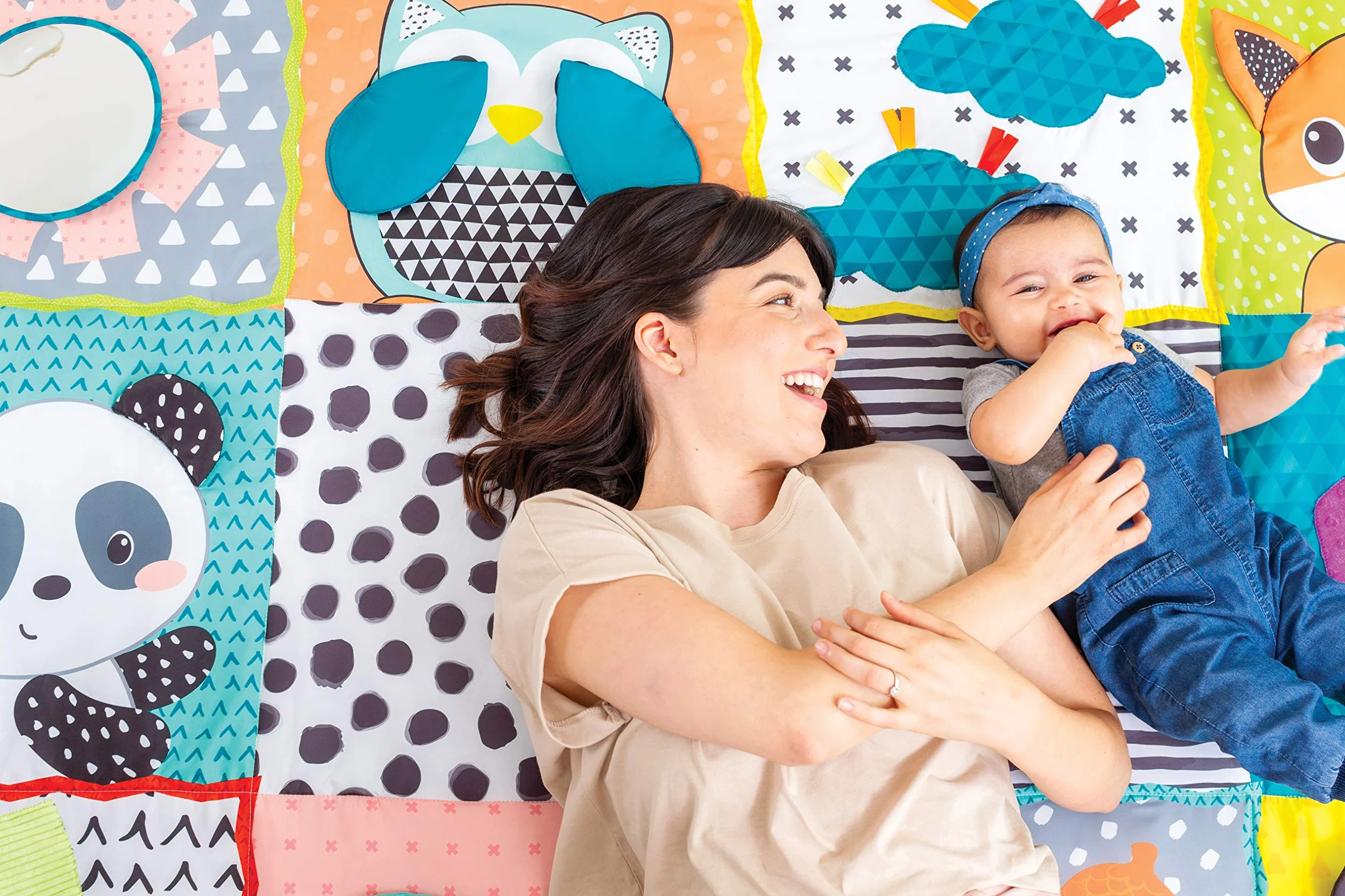 Infantino - Tapete Gigante Plegable Fold & Go - Alfombra Bebe Acolchada Plegable - Portátil - Estimula los Sentidos - Favorece el Desarrollo Motor y Cognitivo - Alfombra Para Bebés y Niños Pequeños