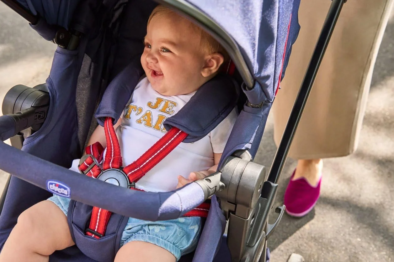 Chicco Cochecito Seety, Cochecito Ligero y Compacto De 0 Meses a 4 Años, Capacidad Máxima 22 kg, Cochecito Plegable,Respaldo Reclinable,Cierre Automático con 1 Movimiento, Capota Parasol y Cubrelluvia