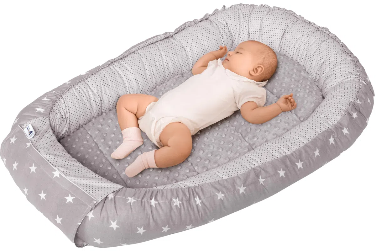 Medi Partners Nido Bebe Recien Nacido Reductor de Cuna - 100x60x15 Portátil o de Viaje de Colecho anticolicos Bilateral Bebés 100% Algodón Minky (Estrellas Blancas sobre Gris con Gris Minky)