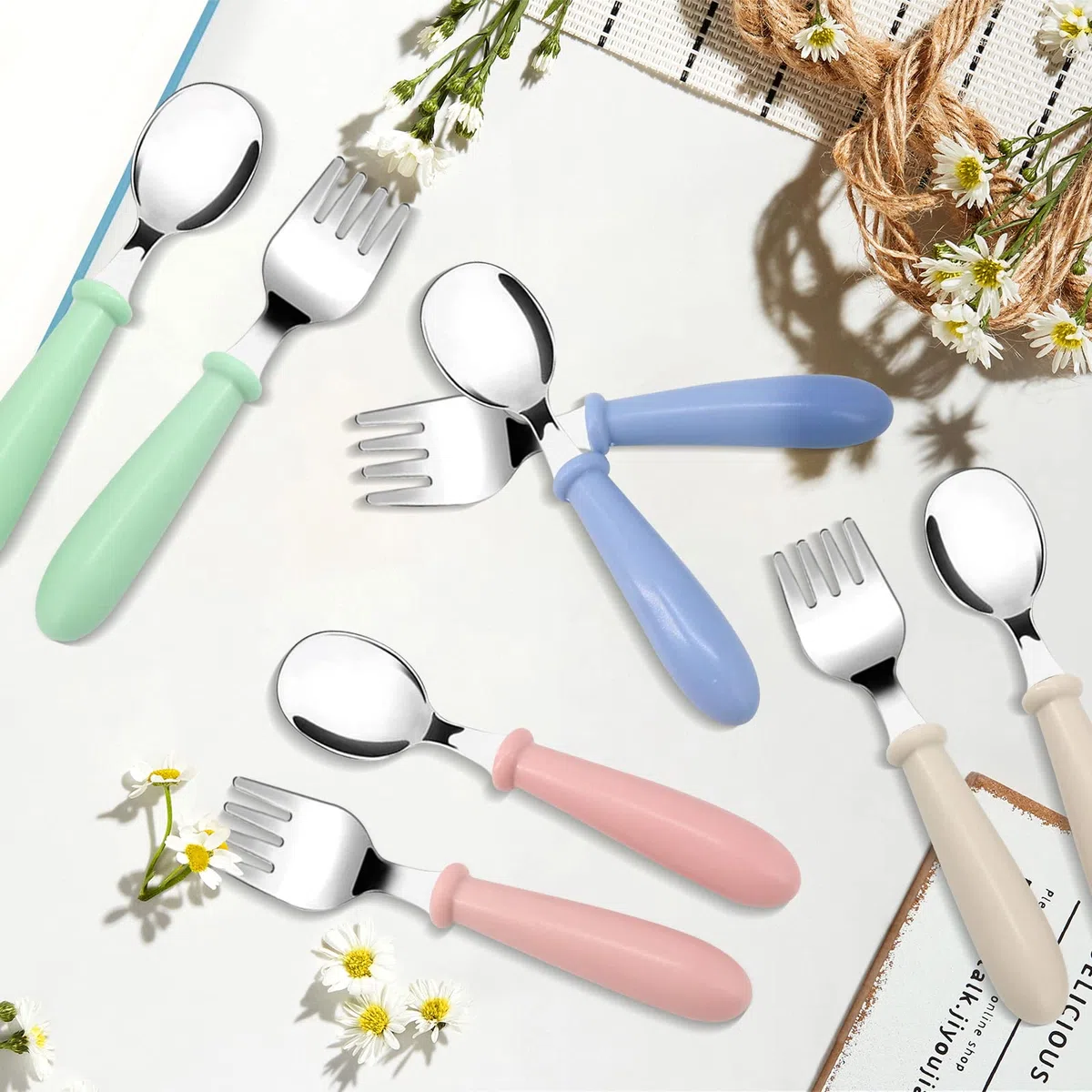 8 Pieza Cubertería Infantiles de Acero Inoxidable, Cubiertos bebe: 4 x Cena Tenedor, 4 x Cena cuchar, Cubierto para Uso en Hogar y Escuela(Azul Verde Rosa Blanco)