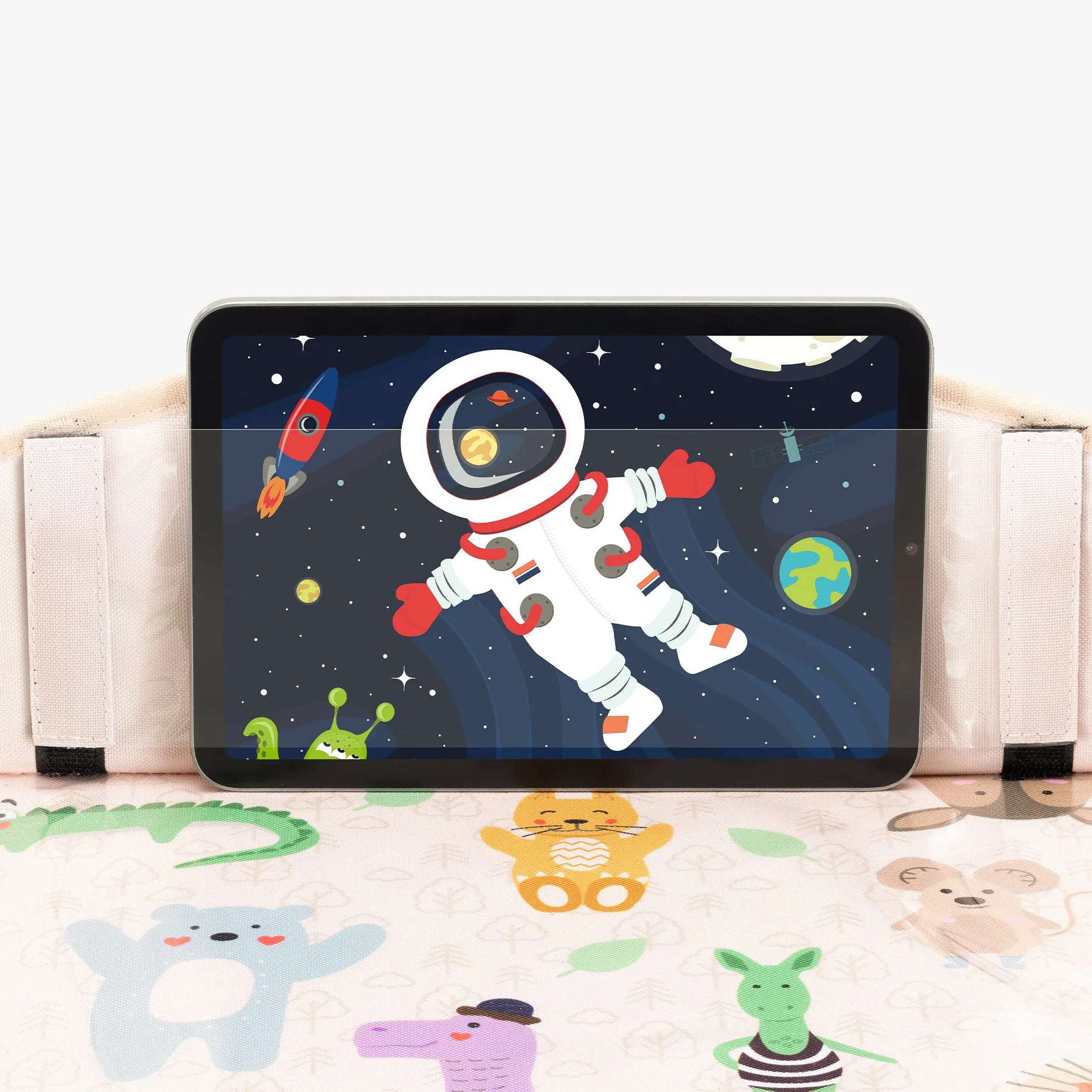 Navaris Mesa de Coche para niños - Bandeja Infantil para Viaje Cochecito avión - para Dibujar apoyar Tablet Snack Botella - Plegable con Bolsillos