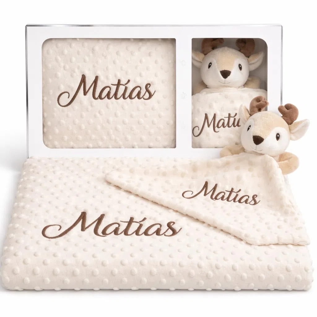 Danielstore- Manta Bebe Personalizada con Nombre Bordado, Cochecito o capazo. Medidas 80x110 cm. Tacto Terciopelo. Regalo Baby Shower Color Beige (Manta + dou dou)