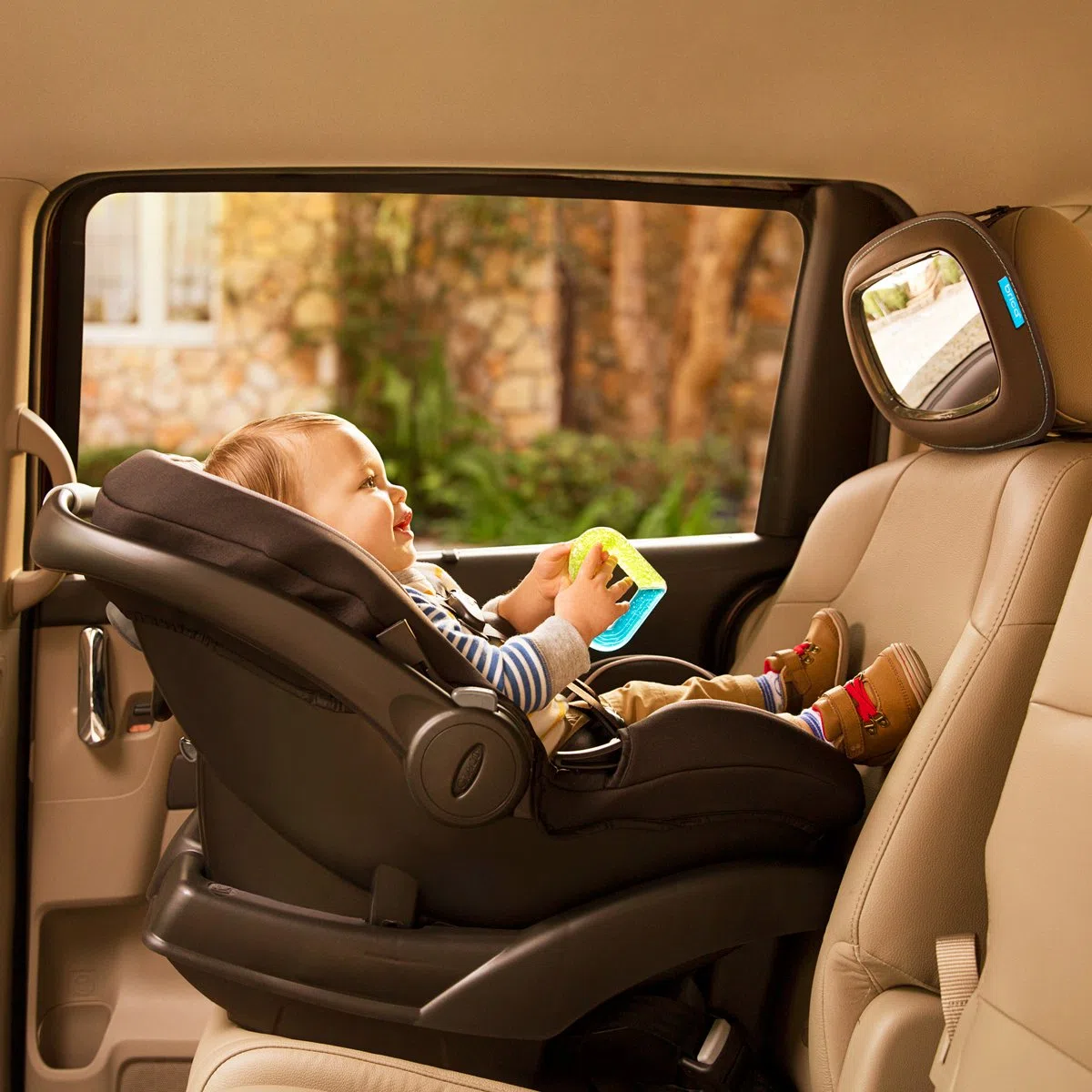 Munchkin Baby In-Sight Espejo para Asiento de Coche, Espejo de Ángulo Amplio para Bebés y Niños Pequeños en Sentido Contrario, 100% a Prueba de Roturas y Probado en Choques, Accesorios para Viajes