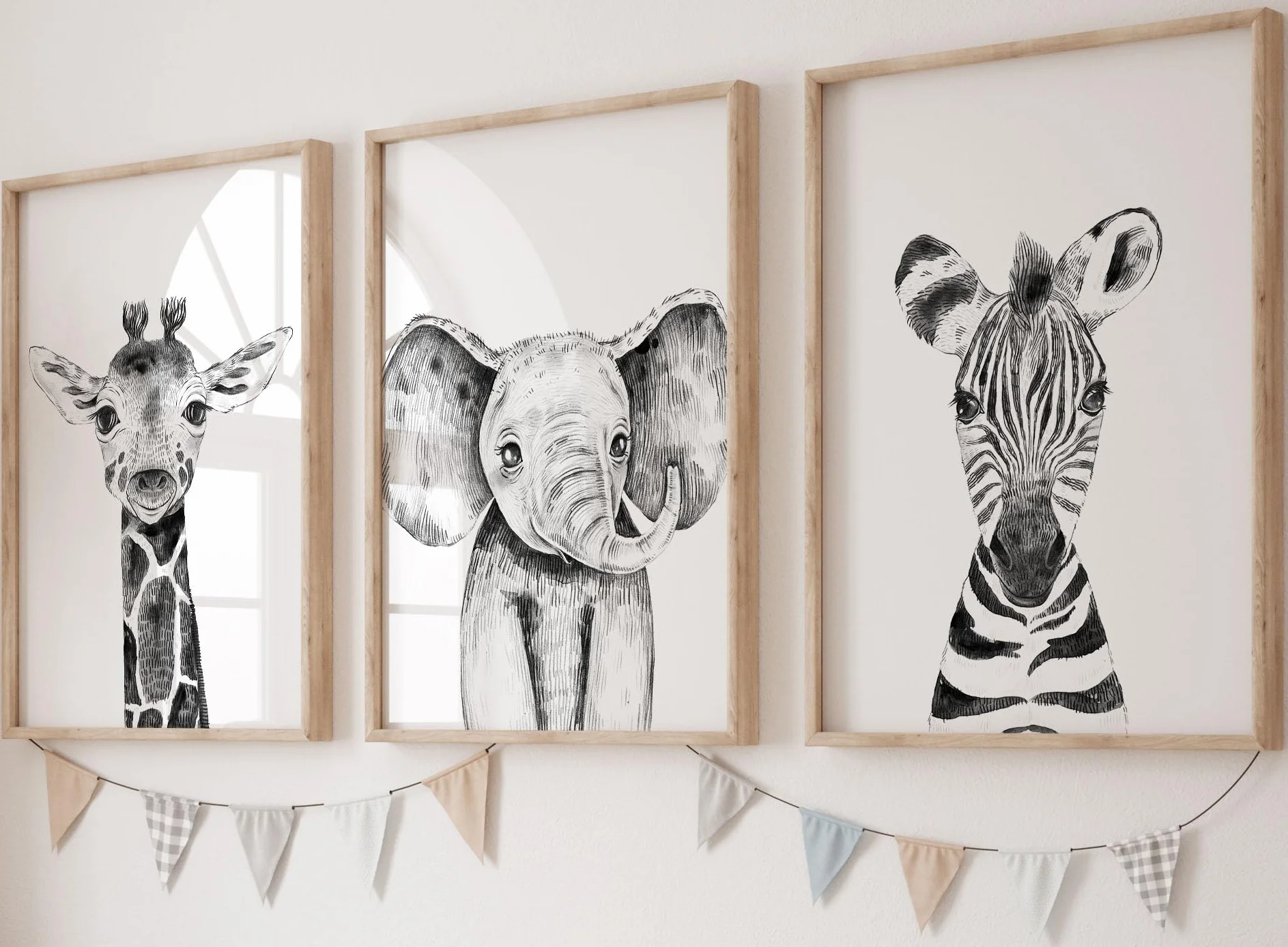 Eviepops Prints Animales del Safari Set de 3 Láminas Sin Marco para Habitación de Niño o Niña, Pósters de Arte de Pared para Decoración de Dormitorio, Negro Blanco, Jirafa Elefante Cebra (A3)
