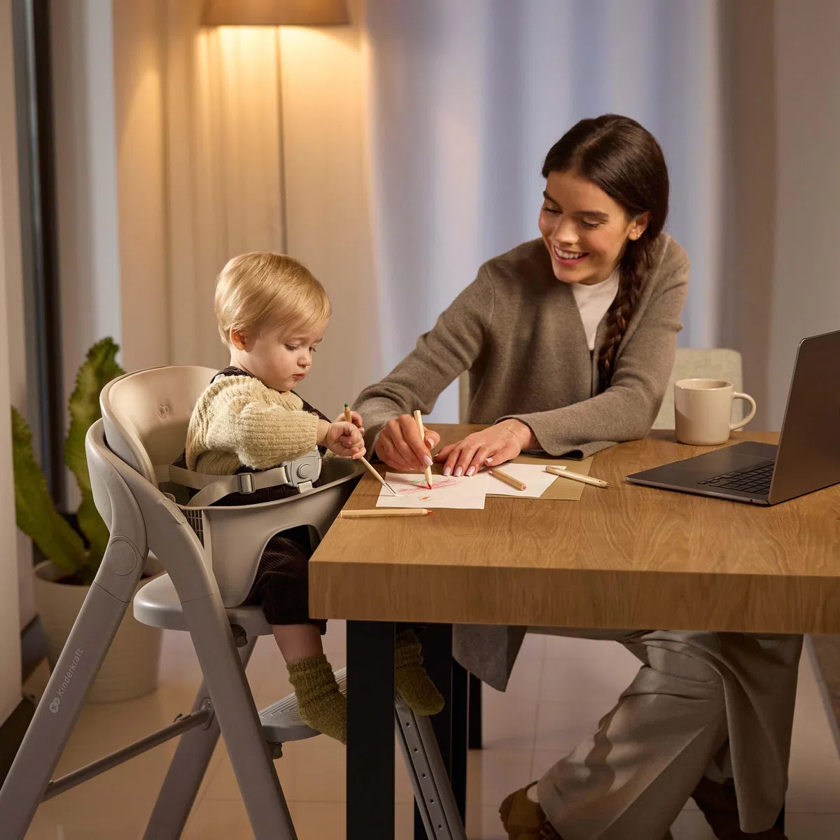 Kinderkraft TINO Trona 3 en 1, Ajustable, Reposapiés y Asiento Regulables, Arnés 5 Puntos, Bandeja Extraíble, Plegable, Fácil de Limpiar, Crece con el Niño, Beige